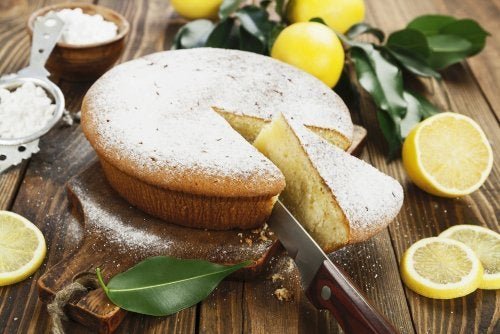 Bolo de limão com gengibre ralado