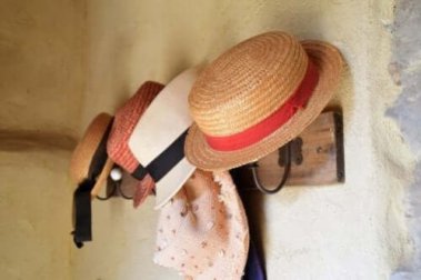 Maneiras de fazer um cabideiro para seus chapéus