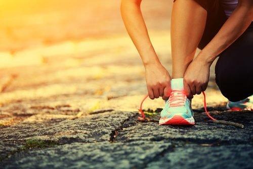 Escolha os sapatos adequados para suavizar o impacto