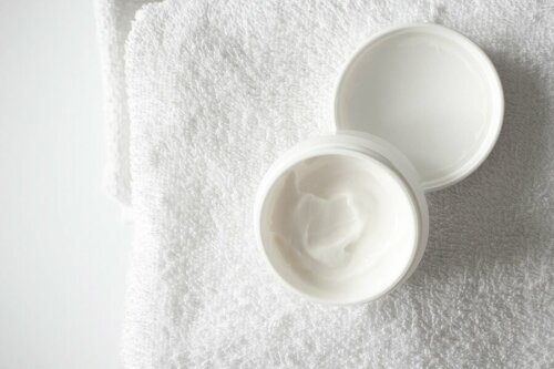 Como preparar um creme caseiro com vitamina E para as estrias?