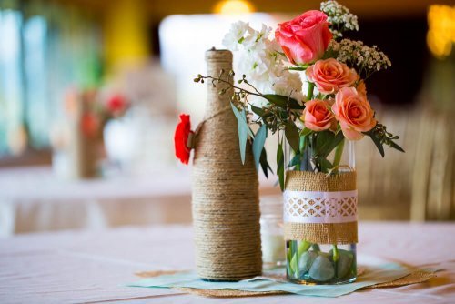 Garrafas com flores