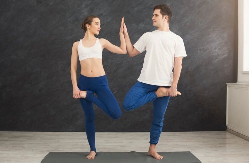 Postura de ioga a dois