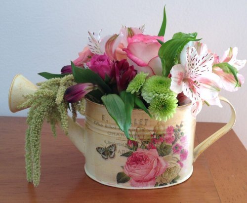 Regador com flores