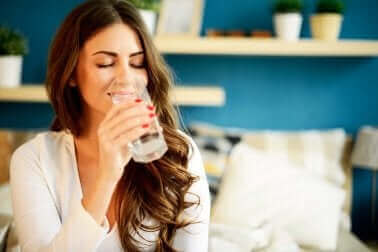 Beber água ajuda você a ficar mais linda