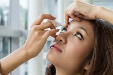 Aliviar os olhos irritados com soluções caseiras - Melhor com Saúde