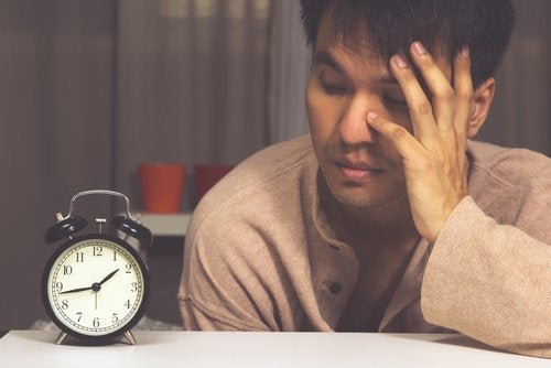 Tenho sono mas não consigo dormir