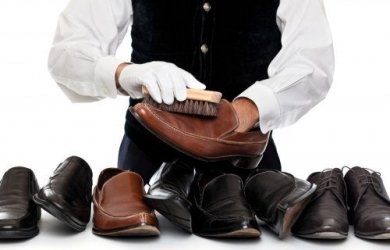 Sapatos brilhantes com produtos caseiros