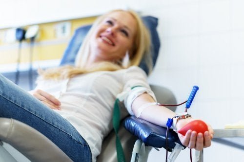 Mulher doando sangue