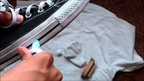 Pasta de dente para limpar sapatos