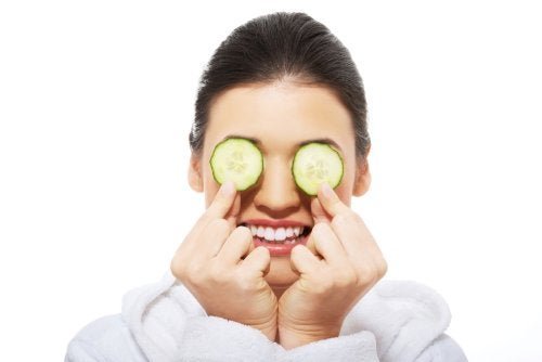 Como aliviar os olhos irritados com 5 soluções caseiras