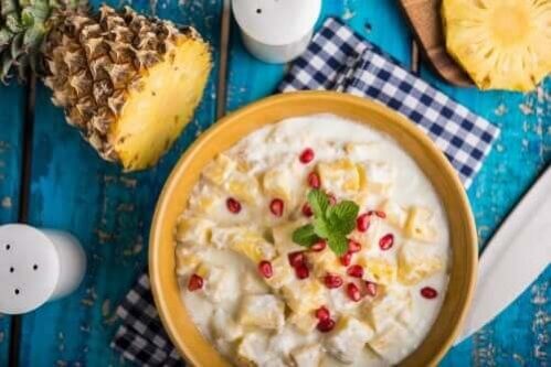 Sobremesa sem glúten: coalhada de iogurte e abacaxi