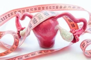 O que é a adenomiose: sintomas e tratamento