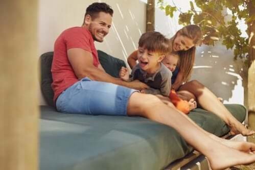 3 designs de pátios modernos para compartilhar em família