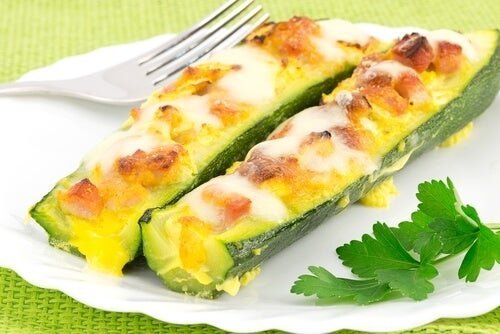Abobrinha recheada gratinada