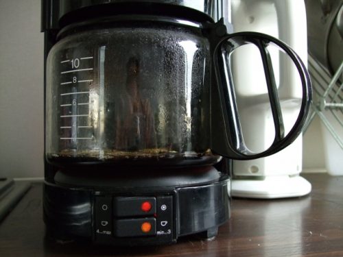 Como limpar a cafeteira naturalmente e com vinagre