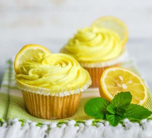 Cupcakes veganos de limão e manjericão