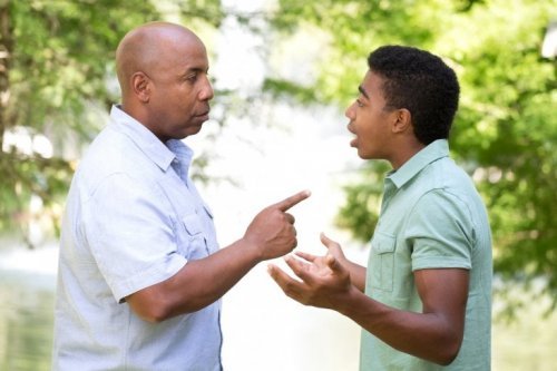 Discusão entre pai e filho