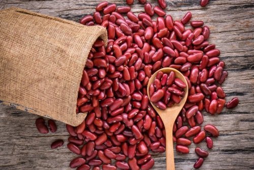 Feijões vermelhos para preparar feijões charros