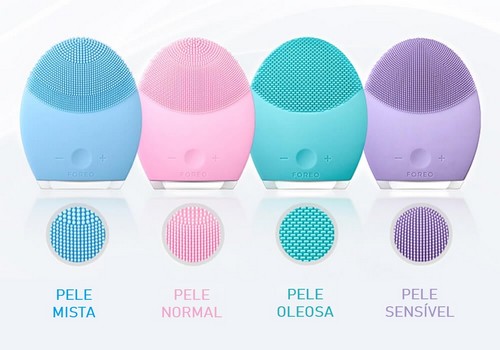 Felizmente, atualmente existe uma grande variedade de produtos que ajudam a realizar uma boa limpeza facial em casa