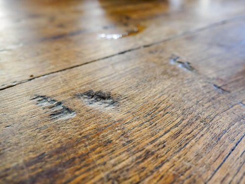 Cuidado com os arranhões na madeira