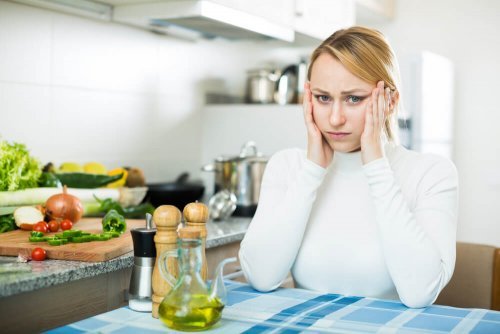 Mulher preocupad pela alimentação