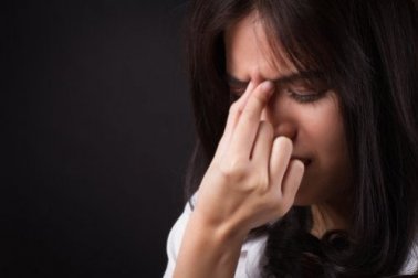 Remédios caseiros para aliviar a inflamação dos olhos por cansaço