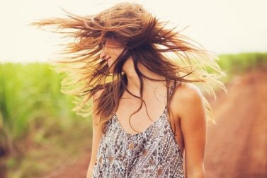Tratamento com argila e óleo de coco para revitalizar o cabelo