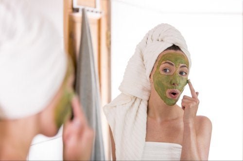 O chá verde pode ajudar no tratamento da acne?
