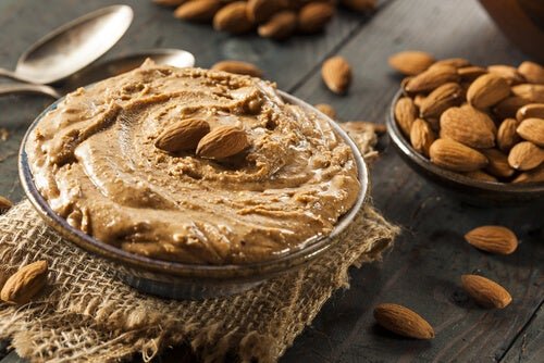 A manteiga de amendoim é deliciosa e nutritiva