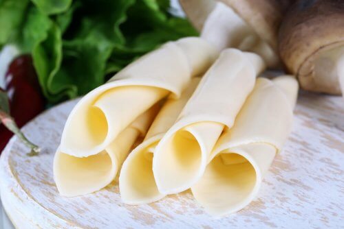 O queijo contém bactérias