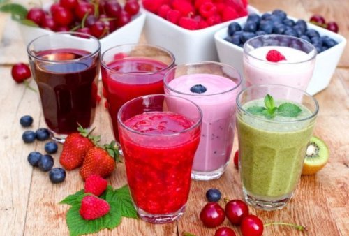 Vitaminas de frutas caseiras.