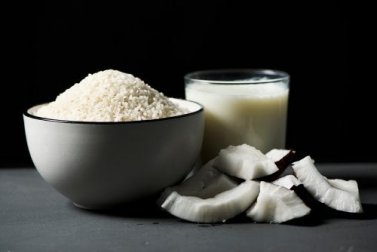 Receita caseira tradicional de arroz com coco