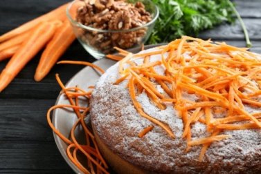 Como fazer bolo de cenoura sem açúcar?