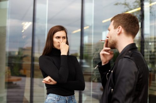 Casal sem se comunicar