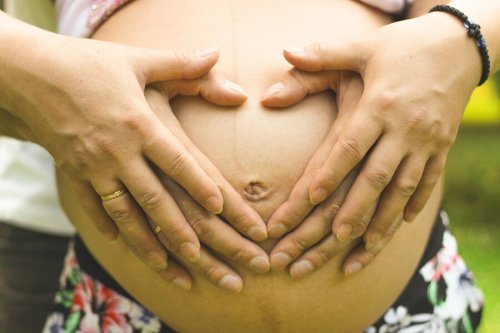 Mulher grávida com parceiro