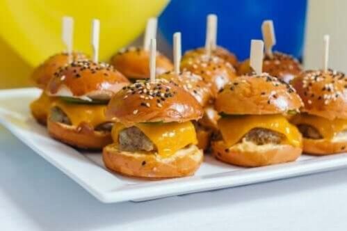 Prepare deliciosos mini-hambúrgueres de cordeiro