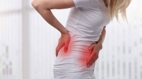 Mulher com dor por infecção