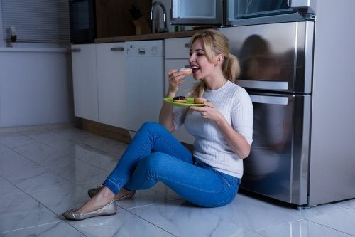 3 gatilhos que nos fazem comer por ansiedade