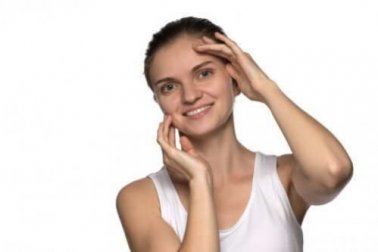 5 exercícios faciais para ter um rosto jovem