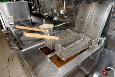 4 soluções para simplificar a limpeza da sua fritadeira