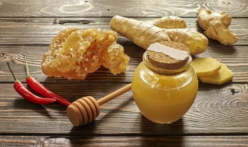 Juntos, o mel e o gengibre têm propriedades muito benéficas para a sua saúde.
