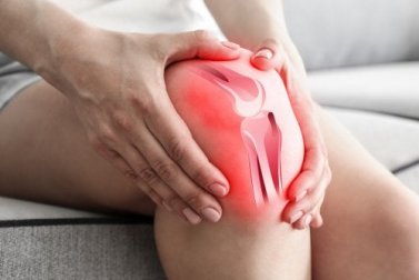 Por que a osteoartrite causa dor no joelho?