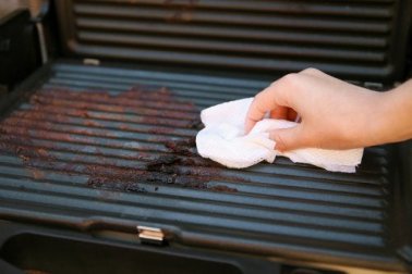 5 passos para limpar uma churrasqueira