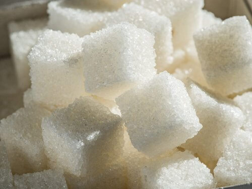 A maioria das pessoas consome mais açúcar do que o recomendado pela Organização Mundial da Saúde.