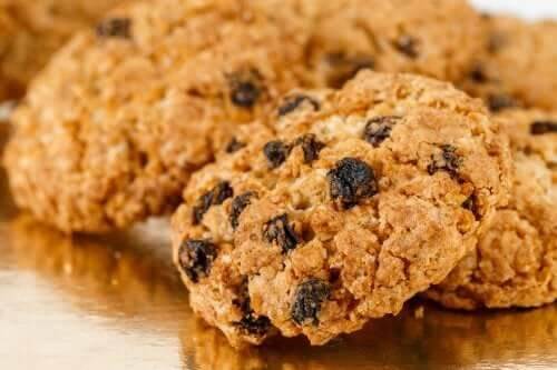 Aprenda a preparar biscoitos saudáveis com aveia e passas