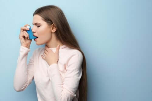 Moça com asma