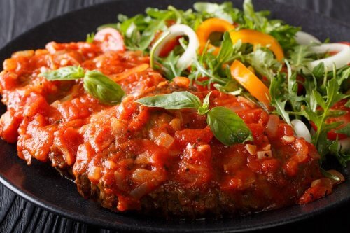 Bife napolitano com acompanhamento