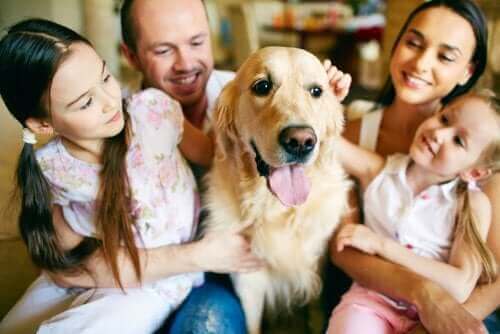 Família com mascote