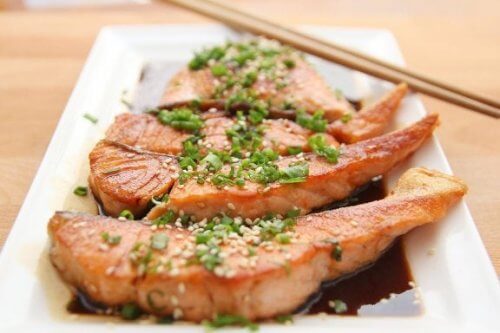 Peixe salmão contém vitaminas do complexo B