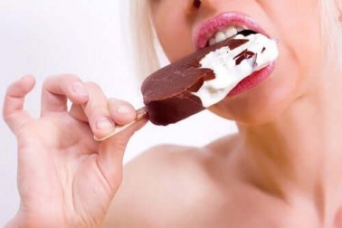 Que alimentos evitar comer à noite?